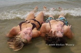 Wassernixen auf Borkum: Girlies beim Cillen im Wasser